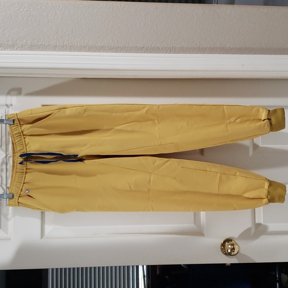FIGS Zamora Gold Jogger MENS XS
